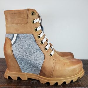 Sorel Tan and Gray Lace Up Boots